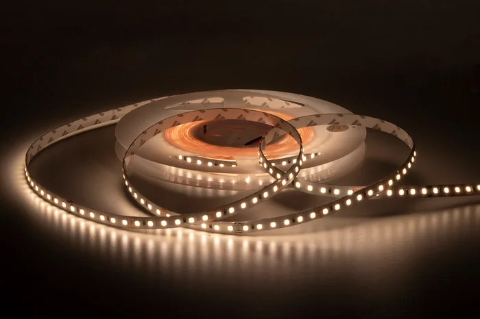 Artecta Havana Dropper 120 – CRI 90 Weißer IP62 LED-Streifen – 9,6 W/m – 600 LEDs – 5 m – 2400 K