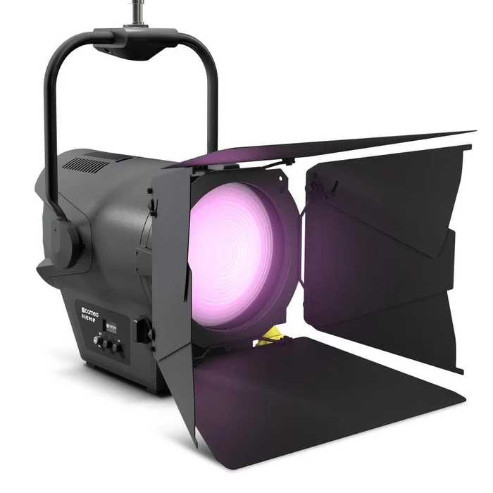 Cameo F4 FC PO IP Stangenbedienbares Outdoor-Fresnel-Spotlight mit RGBW-LED