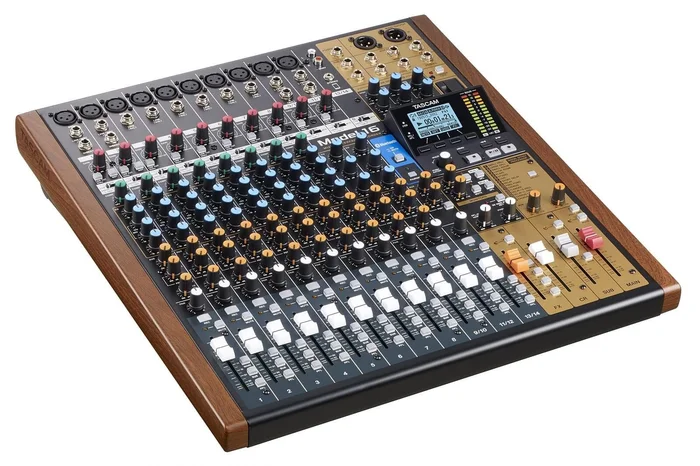 Tascam Model 16 analog Mischpult.