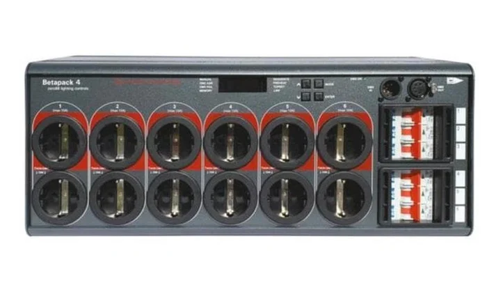 Zero-88 Betapack 4, Schutzkontakt